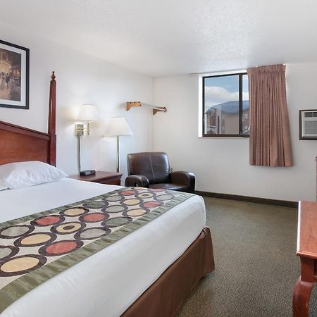 Serena Inn & Suites Of Rapid City Exterior foto